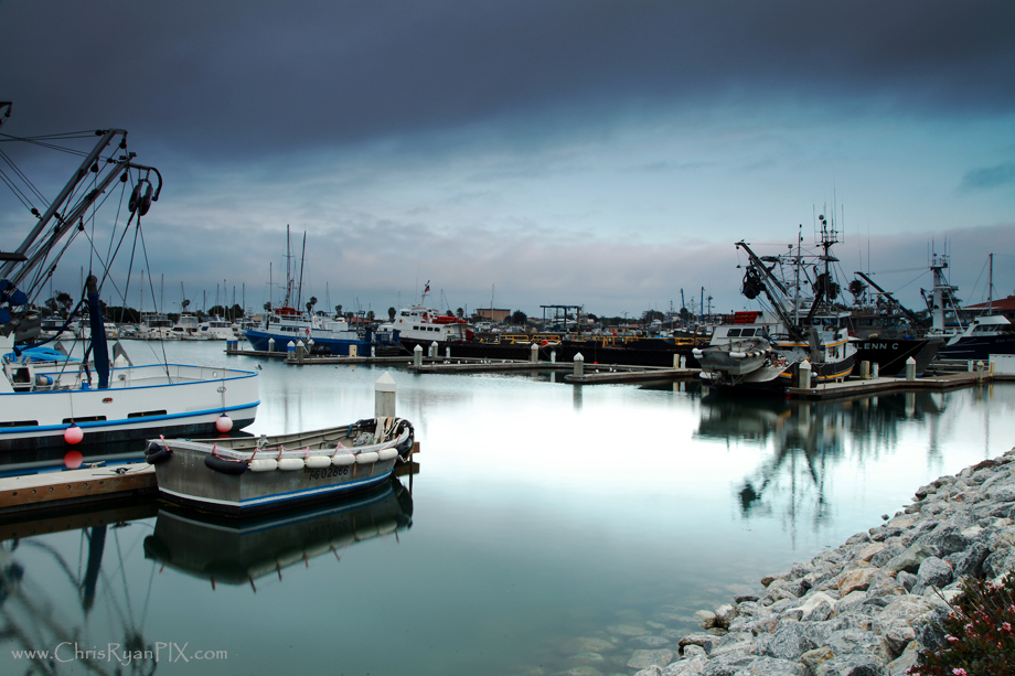 Big Ocean Waves hit the Ventura Pier
